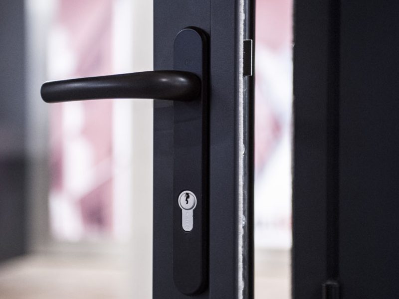 Black Handle