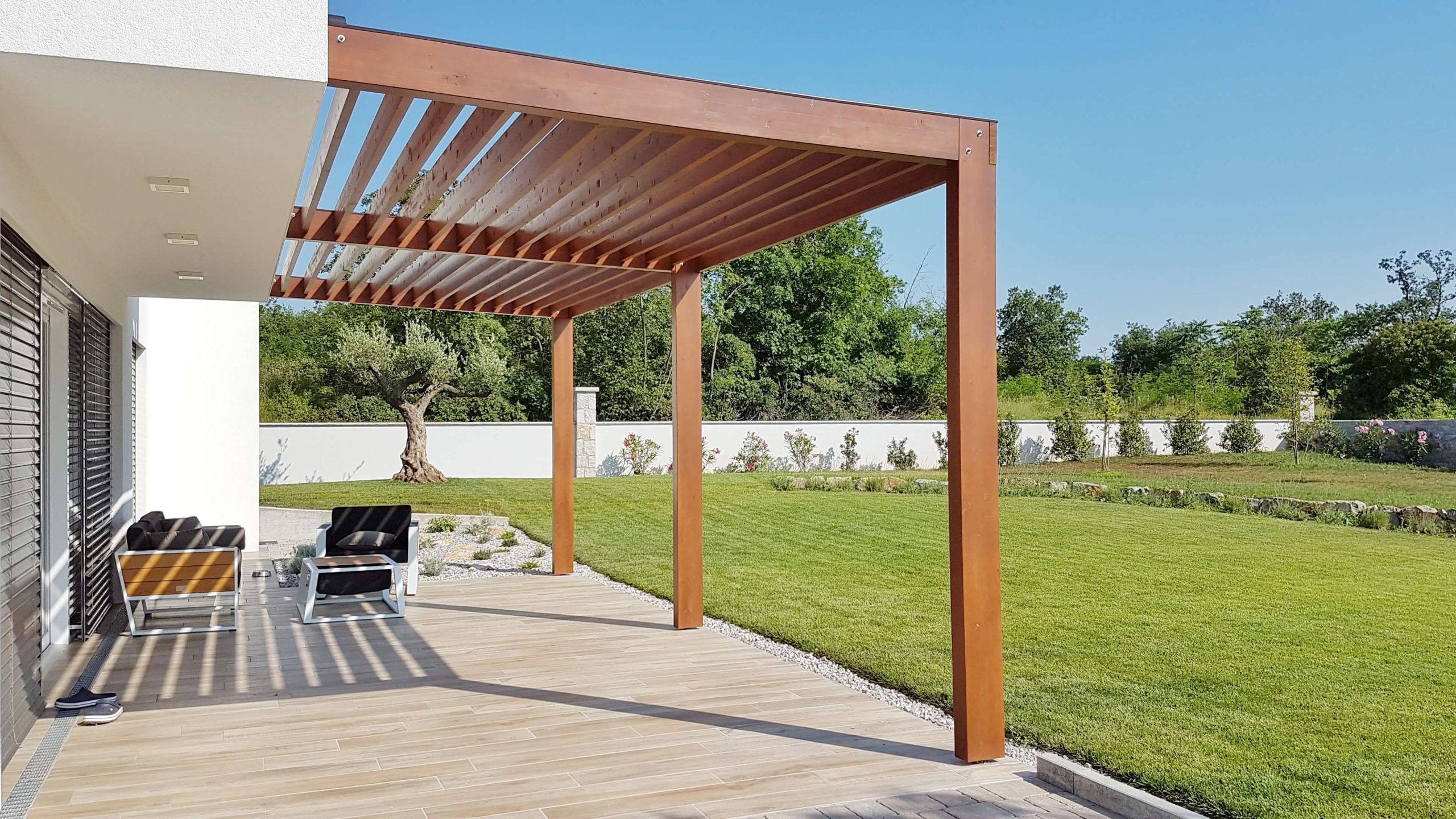 Enhance Your Outdoor Living with a Stylish Pergola: Top Benefits for Homeowners