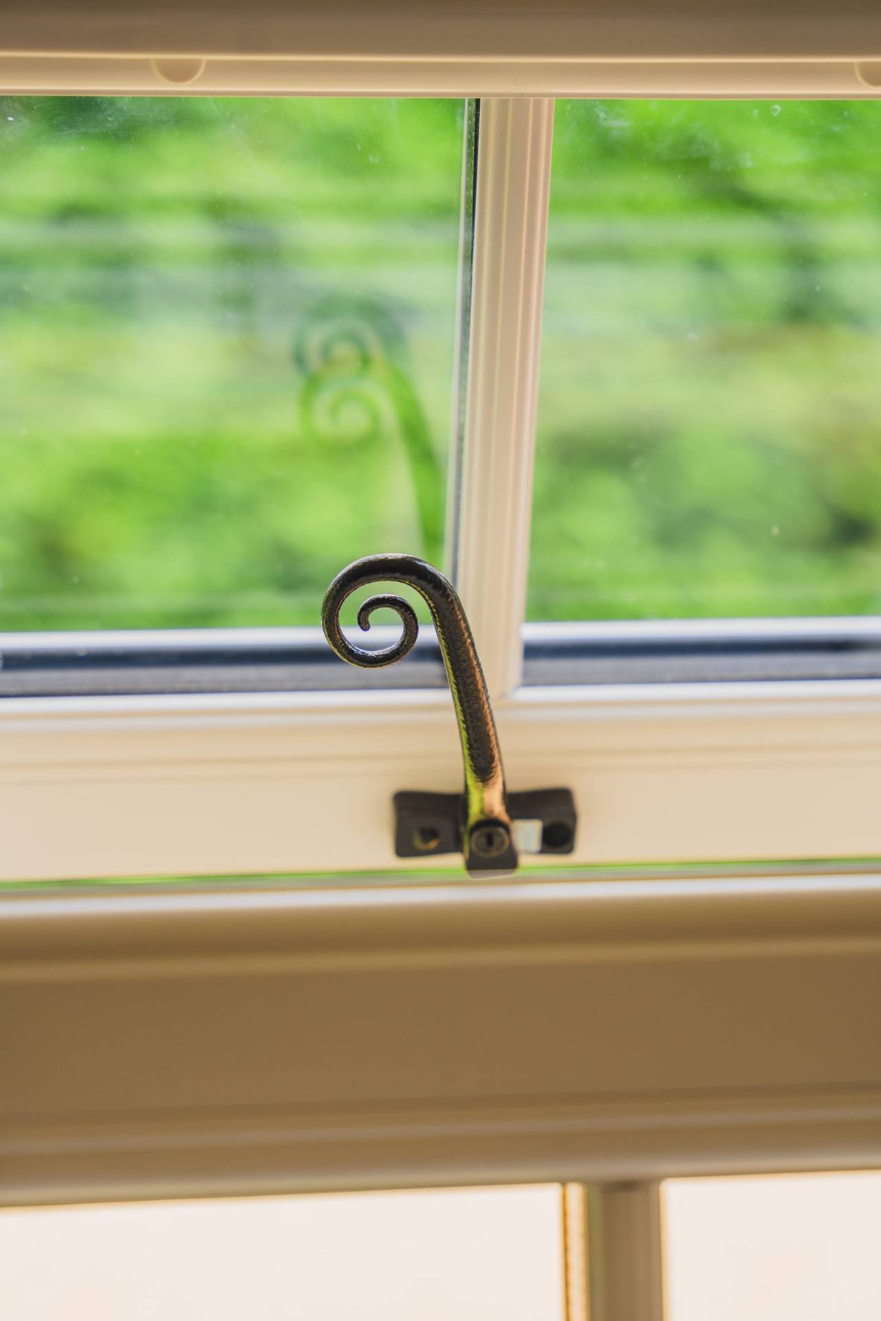 Your Comprehensive Guide to a Homeowner’s 10-Step Window Audit